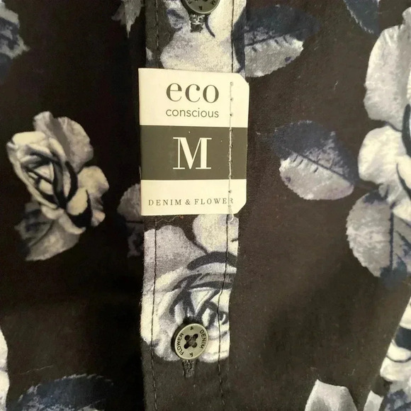 🆕Denim & Flower Short-Sleeve  Button-Down Shirt M🆕 - Picture 7 of 13